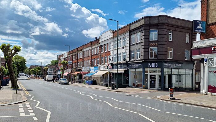Studio To Rent In Finchley Road, London, NW11