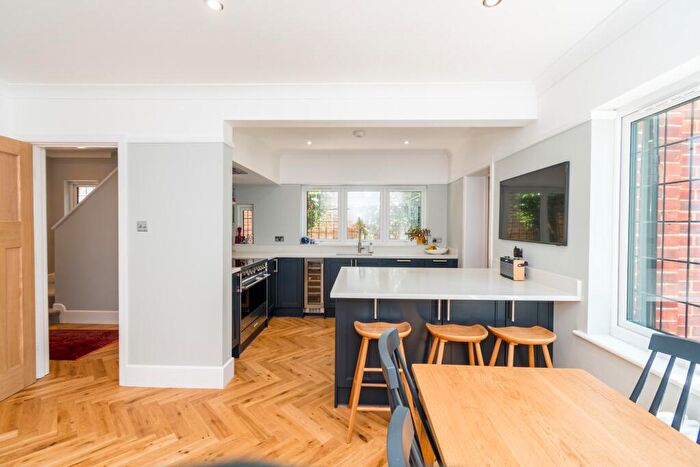 4 Bedroom Detached House For Sale In Bassett, Southampton, SO16