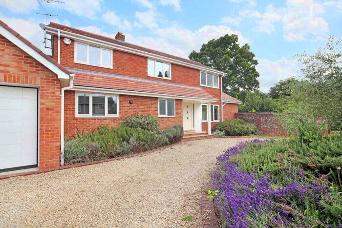 4 Bedroom Detached House To Rent In Pound Lane Marlow, SL7