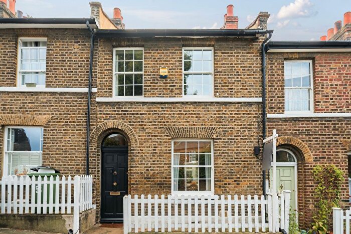 3 Bedroom Terraced House For Sale In Maidenstone Hill, Greenwich, SE10