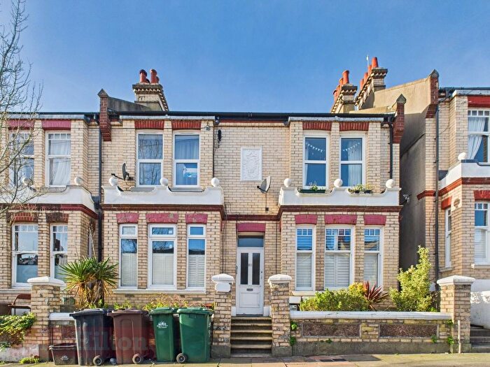 1 Bedroom Flat For Sale In Hollingbury Park Avenue, Brighton, BN1