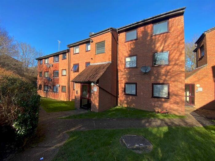2 Bedroom Flat To Rent In Valley Green, Hemel Hempstead HP2