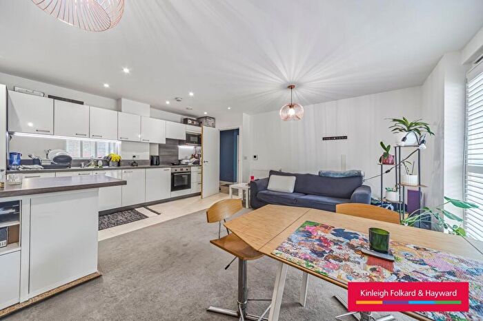 2 Bedroom Flat To Rent In Adenmore Road, London, SE6