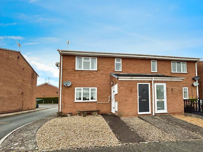 1 Bedroom Flat To Rent In Aldergrove Place, Coedpoeth, LL11