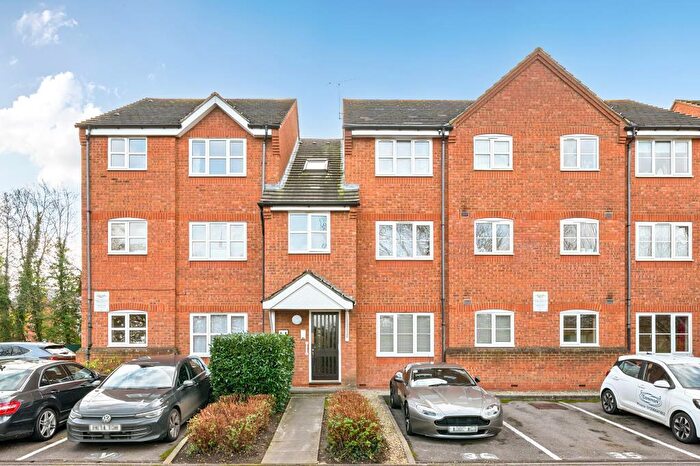 2 Bedroom Flat For Sale In Aylesbury, Buckinghamshire, HP20