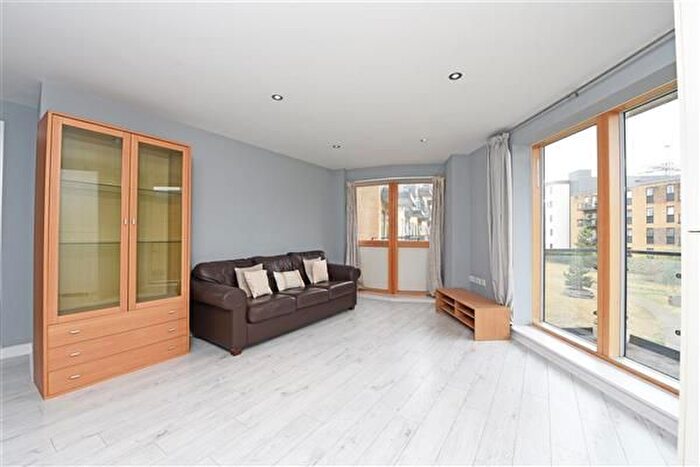 2 Bedroom Flat To Rent In Bassett House, London, SW19