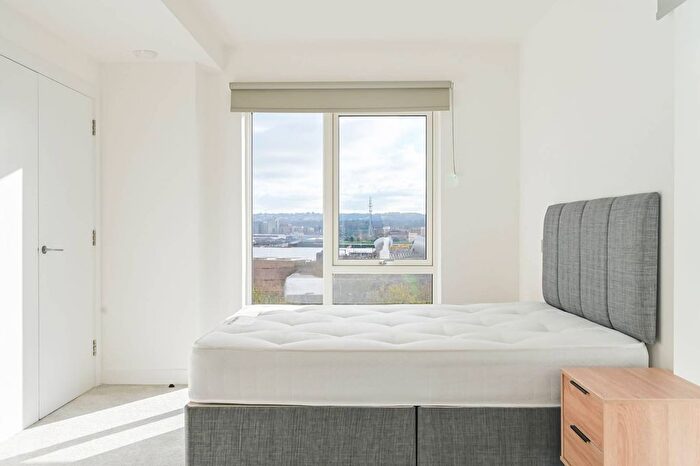 3 Bedroom Flat To Rent In Adlay Apartments, Royal Docks, London, E16