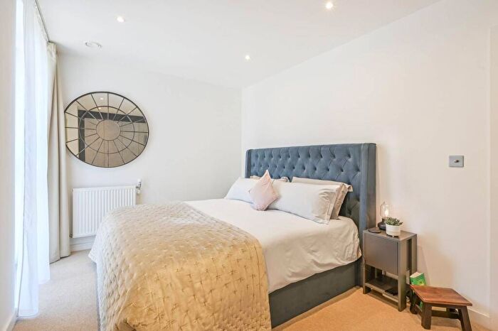 3 Bedroom Flat For Sale In Heritage Tower, Isle Of Dogs, London, E14