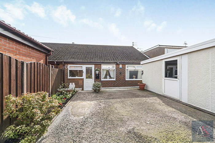 3 Bedroom Semi-Detached Bungalow For Sale In Beechfield Road, Milnrow, OL16