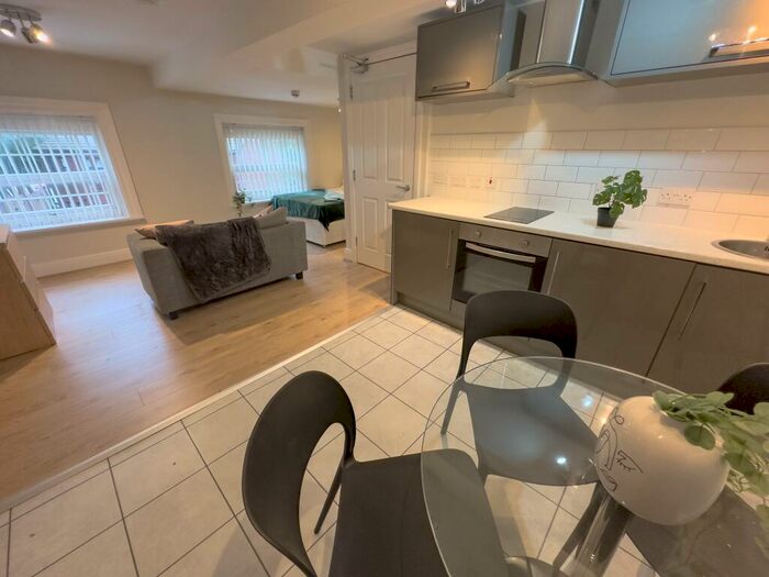 Studio To Rent In Everton Road, L6