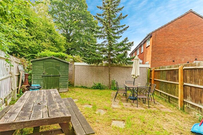 1 Bedroom End Of Terrace House For Sale In Jersey Road, Crawley, West Sussex, RH11