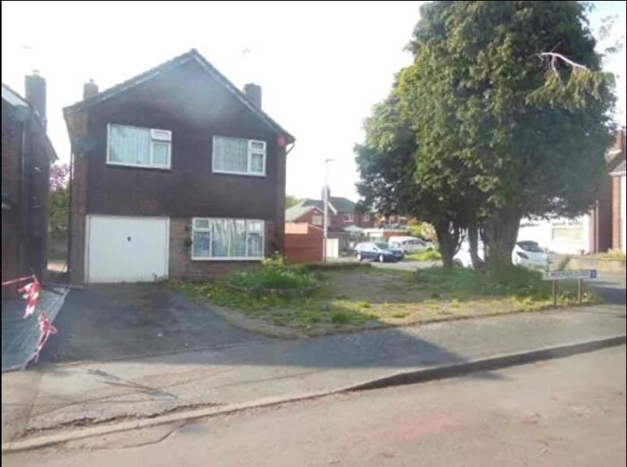 3 Bedroom Detached House To Rent In Mottram Close, West Bromwich, B70