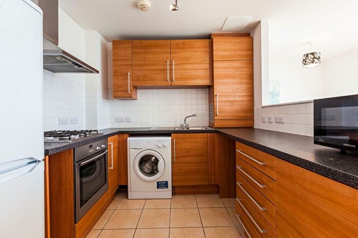 2 Bedroom Flat To Rent In Umberston Street, Aldgate, London, E1