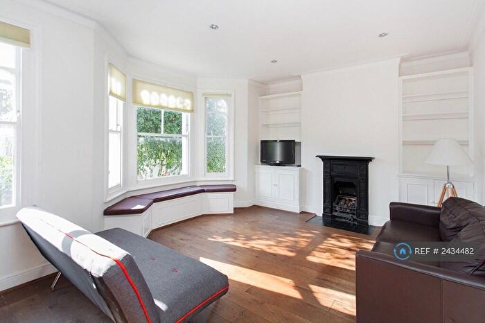 3 Bedroom Flat To Rent In Bowood Road, London, SW11