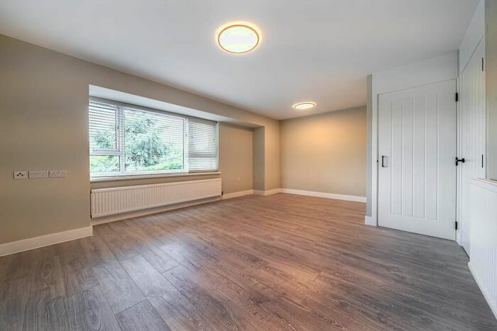 Studio To Rent In Quarry Street, Guildford, Surrey, GU1