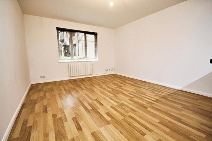 2 Bedroom Apartment To Rent In Woking Surrey, GU2