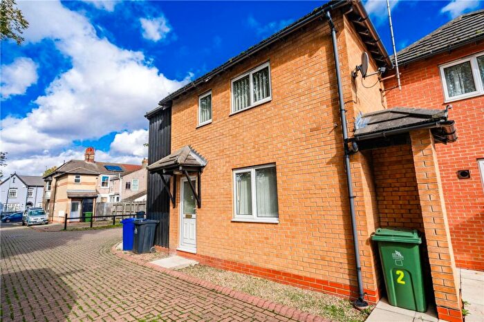 1 Bedroom Maisonette For Sale In Intax Farm Mews, Grimsby, DN32
