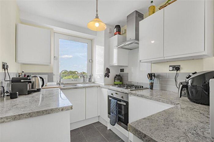 2 Bedroom Apartment To Rent In Mace Street, Bethnal Green, London, E2