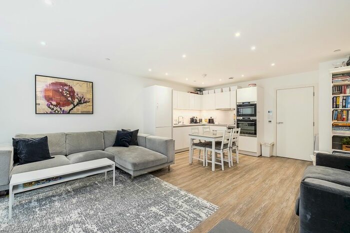 2 Bedroom Flat To Rent In Telegraph Avenue, London SE10