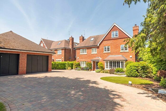 4 Bedroom Semi-Detached House For Sale In Poyle Lane, Burnham, SL1