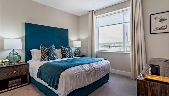 2 Bedroom Flat To Rent In Circus Apartments, Canary Wharf, London, E14