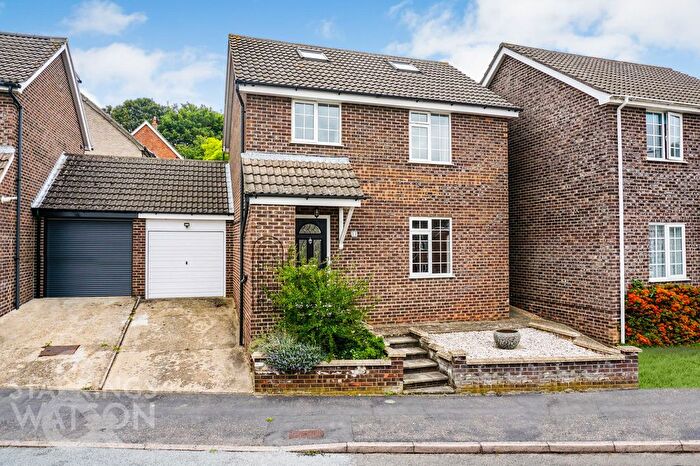 3 Bedroom Link Detached House For Sale In Lindford Drive, Eaton, Norwich, NR4