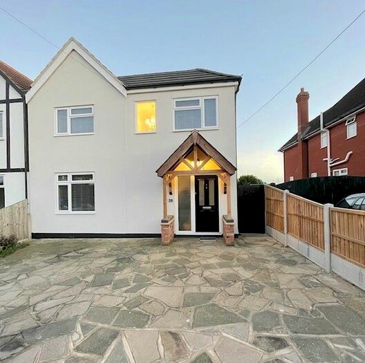 4 Bedroom Semi-Detached House To Rent In Highams Road, Hockley SS5