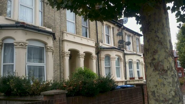 2 Bedroom Flat To Rent In Bruce Road, Harlesden, London, NW10