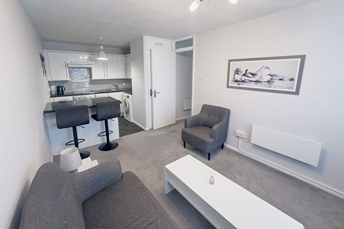 1 Bedroom Flat For Sale In Studio Way, Borehamwood, WD6