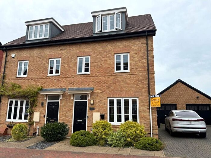 3 Bedroom Semi Detached House For Sale In Soundy Paddock, Biggleswade, SG18