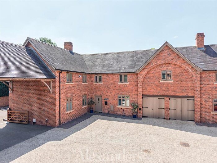 5 Bedroom Detached House For Sale In Hallcroft Avenue, Overseal, DE12