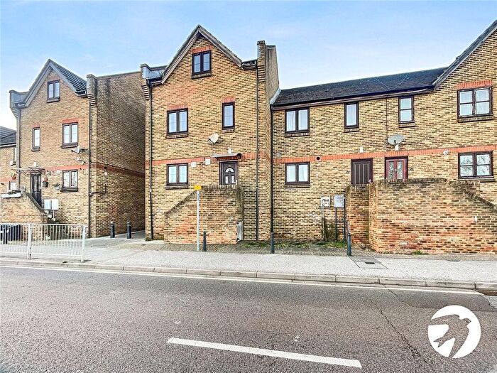 3 Bedroom Semi-Detached House To Rent In Canal Road, Strood, Rochester, Kent, ME2