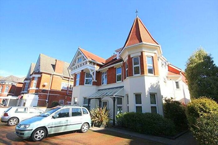 2 Bedroom Flat To Rent In Mountbatten Lodge, Alum Chine, BH4