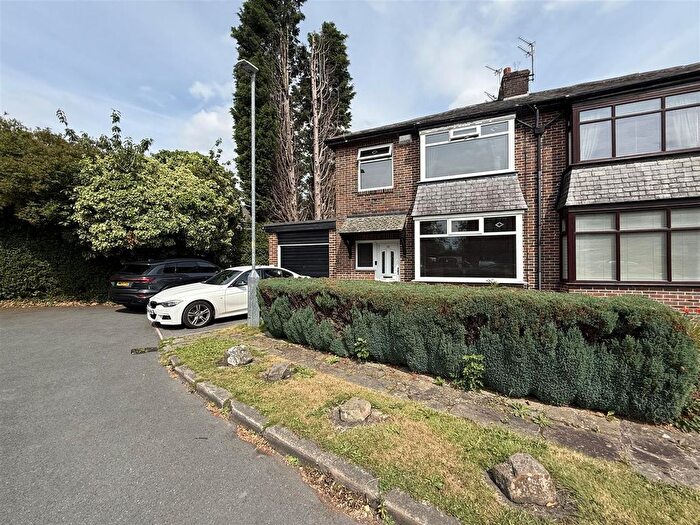 3 Bedroom Semi Detached House For Sale In Gambrel Grove, Ashton-Under-Lyne, OL6