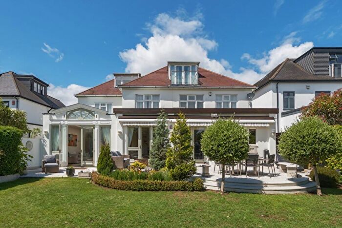 6 Bedroom Detached House To Rent In Orchard Avenue London, N3
