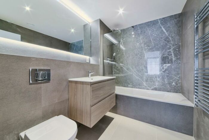 2 Bedroom Flat To Rent In Dog Kennel Hill London, SE22