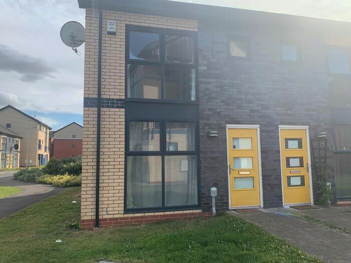 2 Bedroom Semi-detached House To Rent In Needlers Way, Hull, HU5
