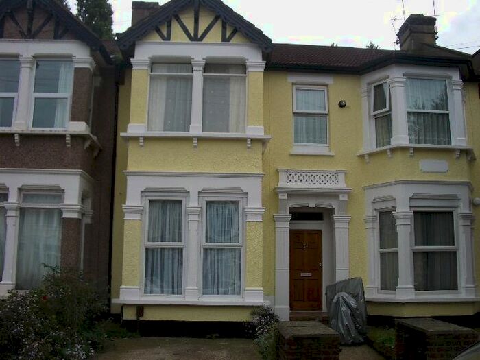 2 Bedroom Flat To Rent In Valentines Road, Ilford, IG1