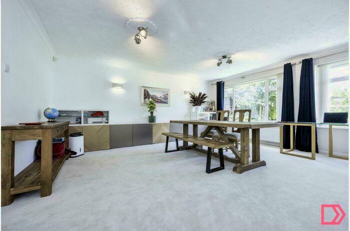 3 Bedroom Detached House To Rent In A Stanton Road, Luton, Bedfordshire, LU4