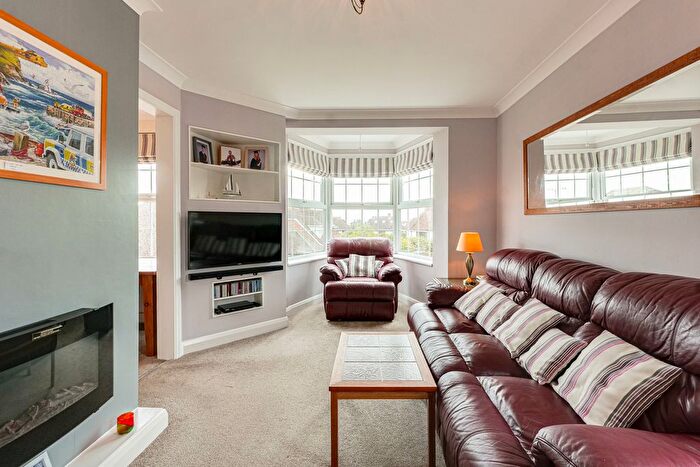 3 Bedroom Flat For Sale In Wirrell Court, Leigh-On-Sea, SS9