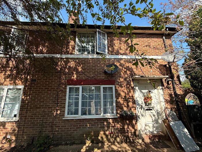 3 Bedroom Semi-detached House For Sale In Hayes, UB3