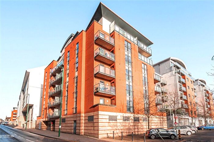 2 Bedroom Flat To Rent In Oliver Road, London, E10