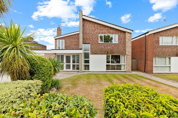 3 Bedroom Detached House For Sale In Aldwick Place, Aldwick, Bognor Regis, West Sussex, PO21