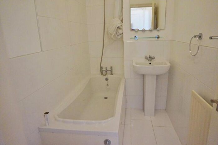 1 Bedroom Flat To Rent In Wanstead, E11