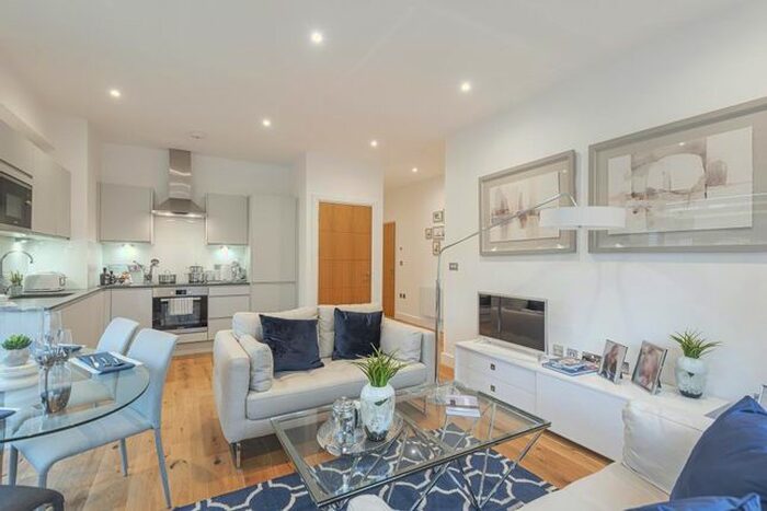 2 Bedroom Flat To Rent In Henley-On-Thames, Oxfordshire, RG9