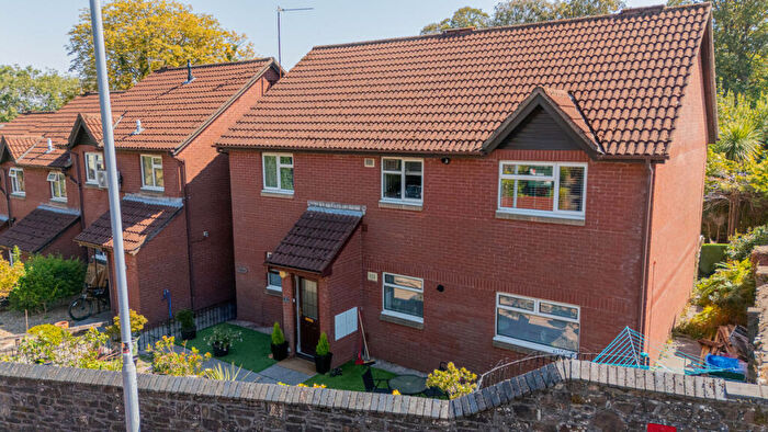 2 Bedroom Apartment For Sale In Fields Park Road, Newport, NP20