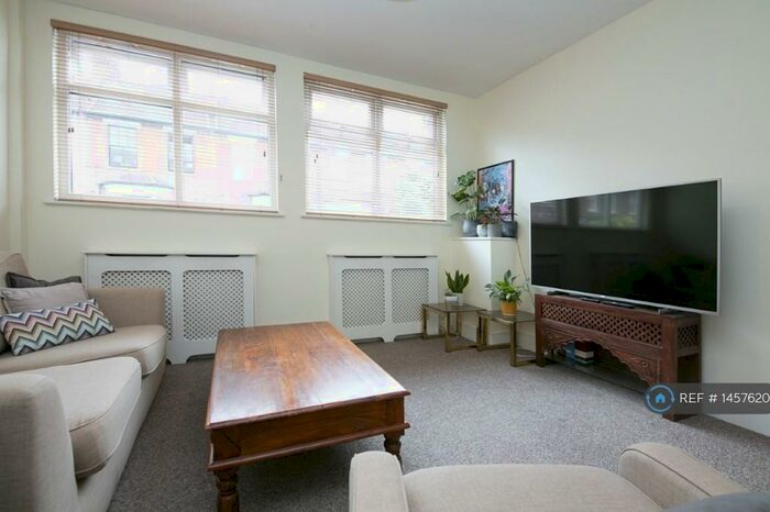 2 Bedroom Flat To Rent In Cavendish Road, London, SW12