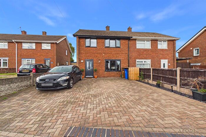 3 Bedroom Semi Detached House For Sale In Farm Close, Burton-on-Trent, DE13