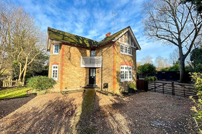 3 Bedroom Detached House To Rent In Moor Lane, Staines, TW18