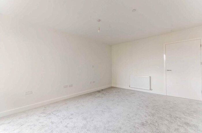 1 Bedroom Flat To Rent In Wimhurst Court, Poplar, London, E14